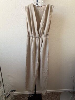Zara Beige Sleeveless V-Neck Pocket Jumpsuit Romper sz S